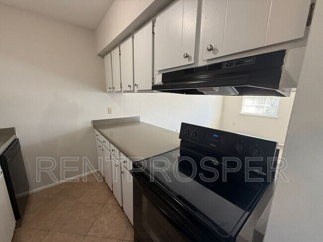 Foto del edificio - 5317 Curry Ford Rd
