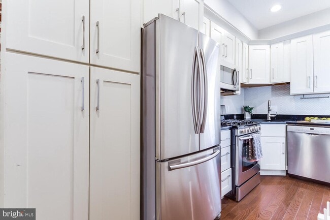 Foto del edificio - 30 Hanover Pl NW