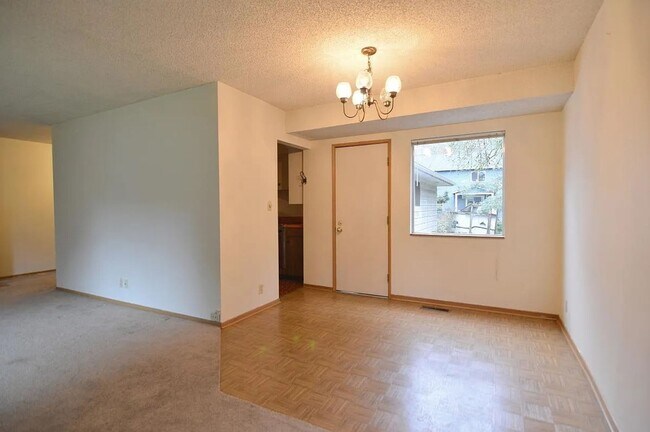 Building Photo - dege01