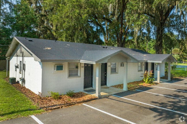 Building - The Grande @ Gainesville