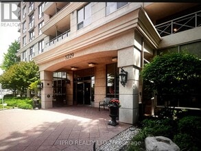 Building Photo - 5229-5229 Dundas St W