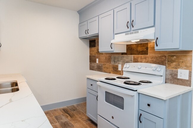 Building Photo - 811 Matchett St