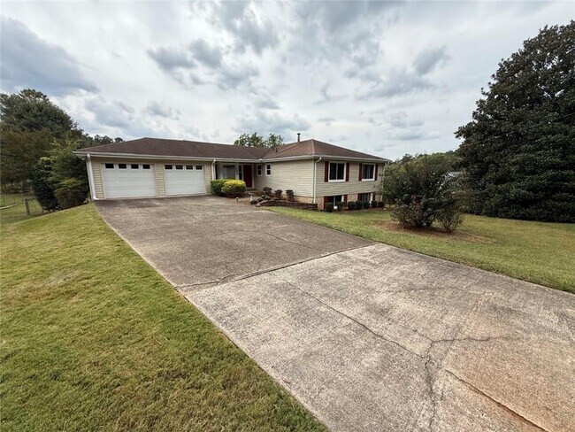 Building Photo - 1106 Lincoln Dr