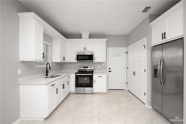 Foto del edificio - 811 N Woodson Ave