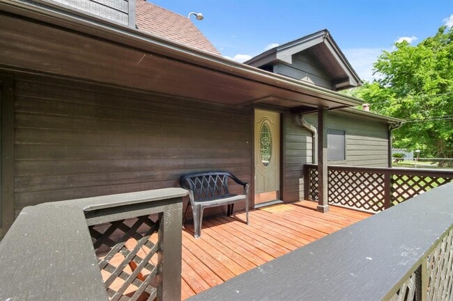 Building Photo - 222 Camp Lillie Rd