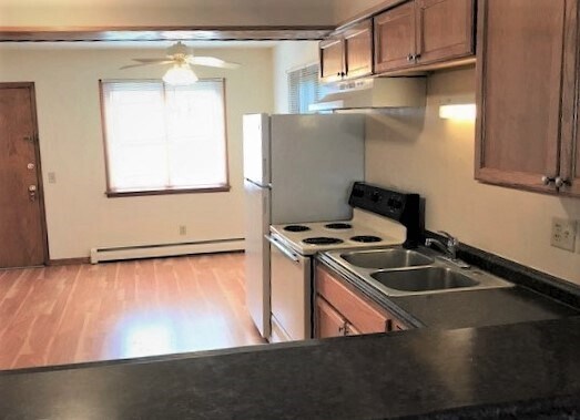 Eat-in Area + Dining - 600 Femrite Dr