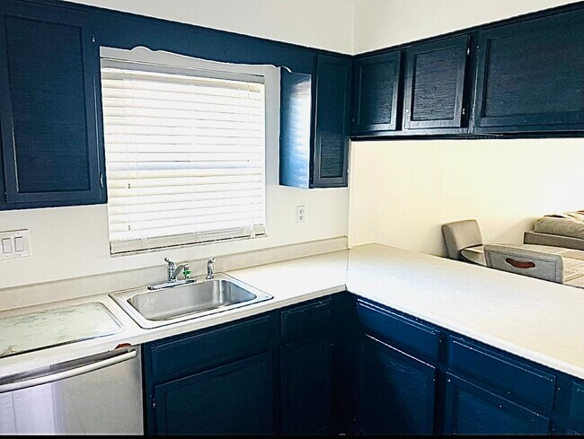 Building Photo - 6063 Amberly Ct