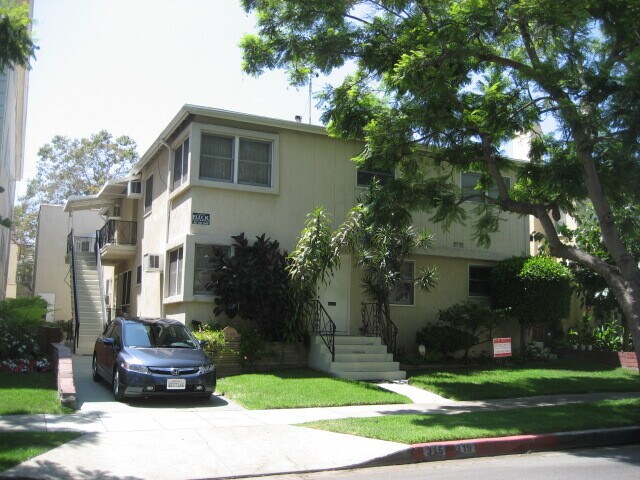 Primary Photo - 315 N La Peer Dr