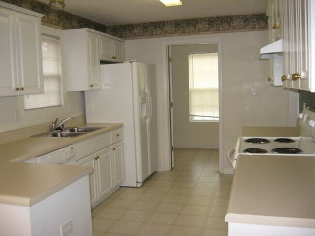 Building Photo - 3240 Peninsula Dr