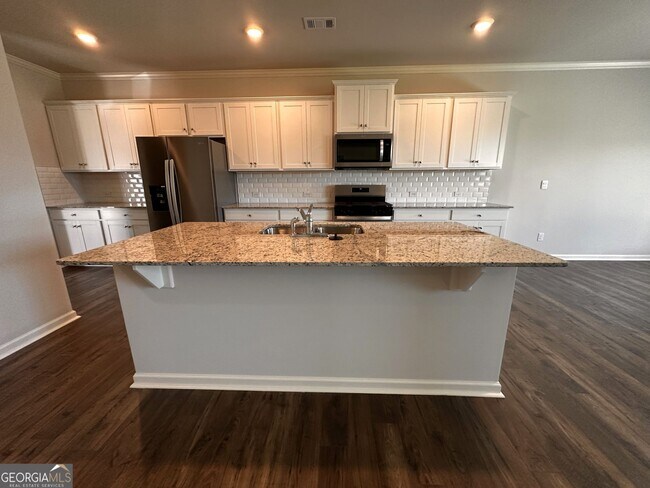 Building Photo - 140 Landsdowne Way SE