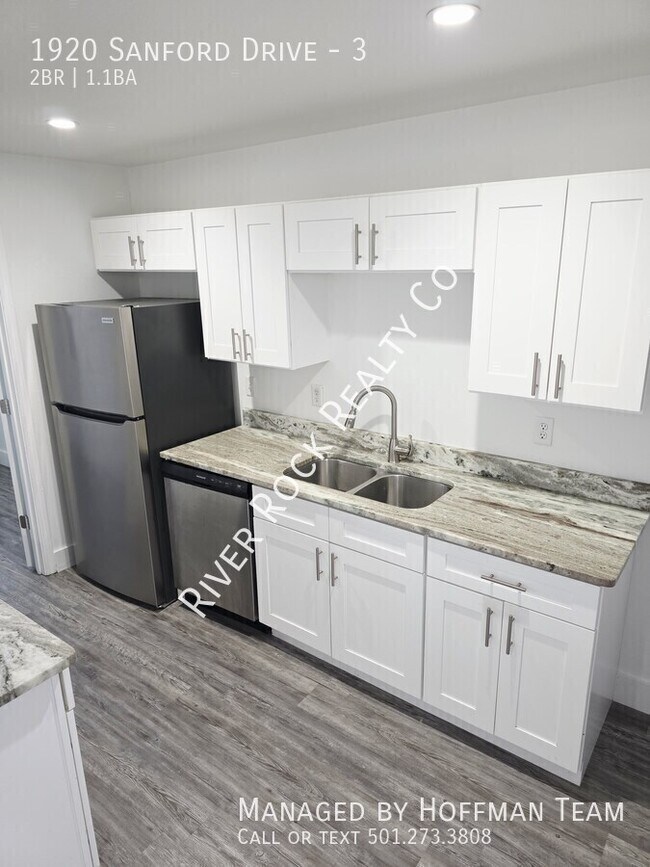 Building Photo - 1920 Sanford Dr