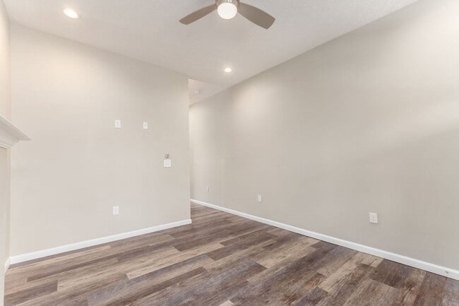 Building Photo - 1363 Summit St