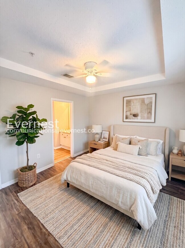 Foto del edificio - 18001 Richmond Pl Dr