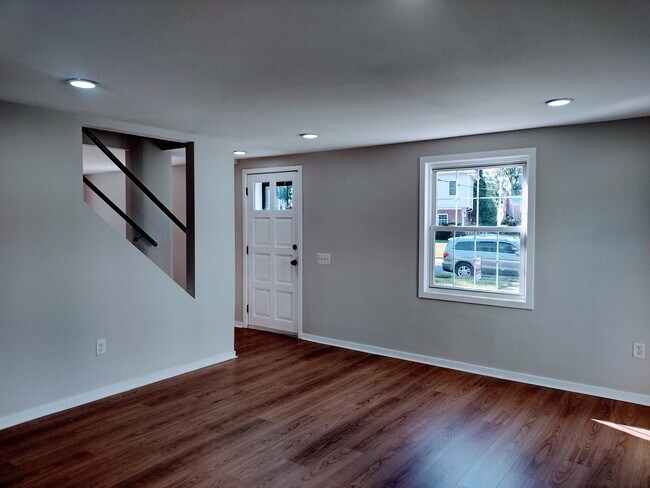 Foto del edificio - 4204 Colonial Rd