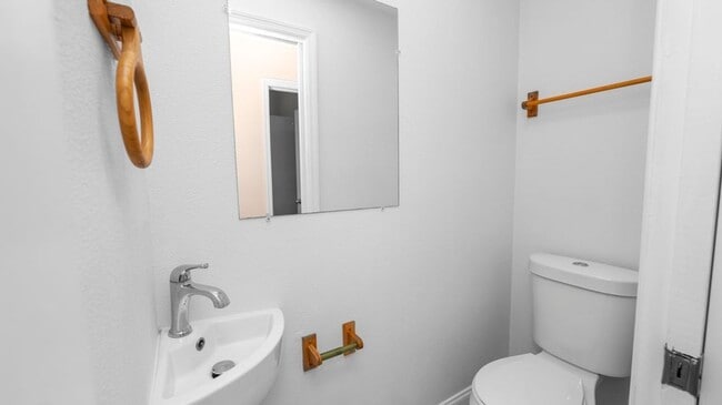 Building Photo - Affordable 3/1.5 West Tampa Home