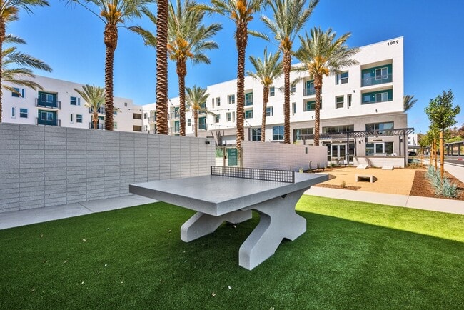 Building Photo - Ocean Creek