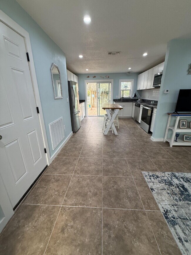 Foto del edificio - 6814 Driftwood Dr