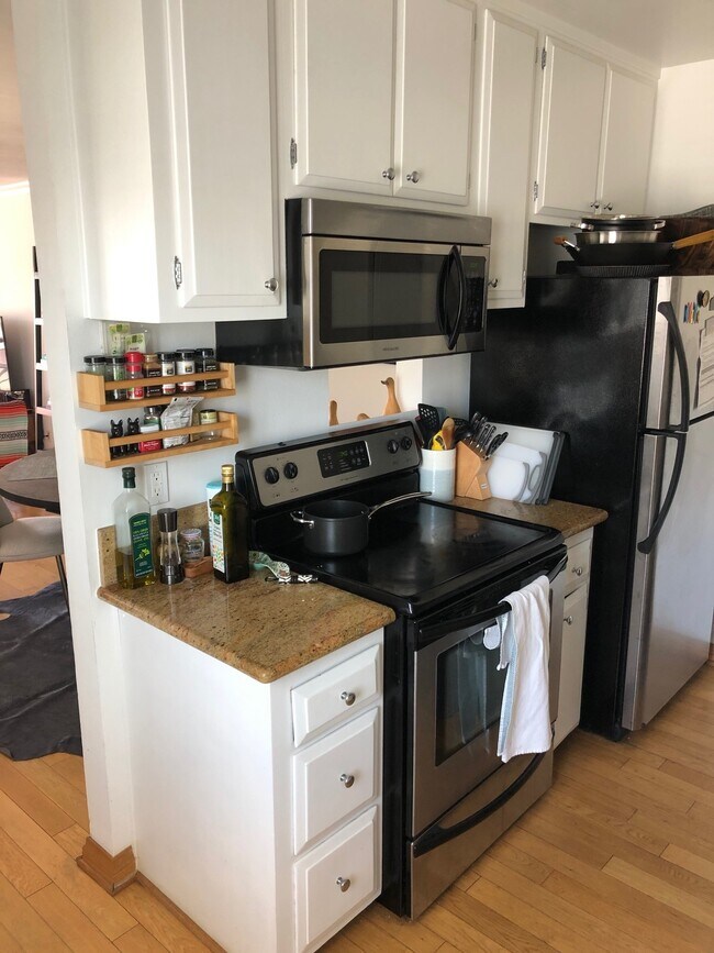 Kitchen (from the entry) - 230 Bicknell Ave