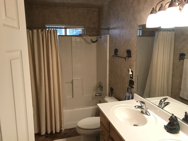 Foto del edificio - Fully furnished condo with pool