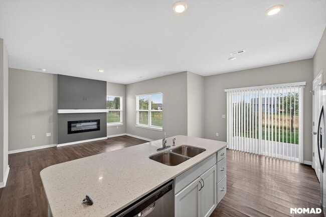 Foto del edificio - 912 Maywood Ln