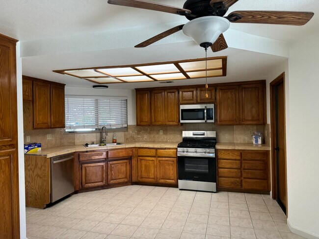 Foto del edificio - 913 Spyglass Ct