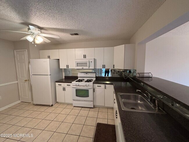 Foto del edificio - 8 Fiddlers Elbow Ct