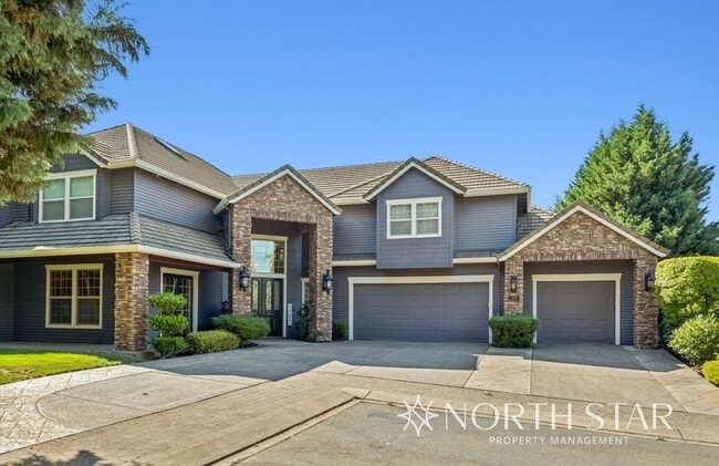Building Photo - Stunning Bull Mountain Estate