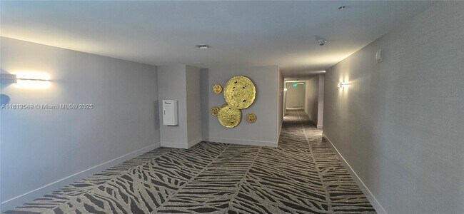 Foto del edificio - 7910 Harbor Island Dr