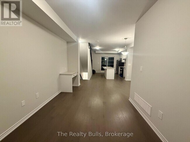 Photo du bâtiment - 5886 Saigon St