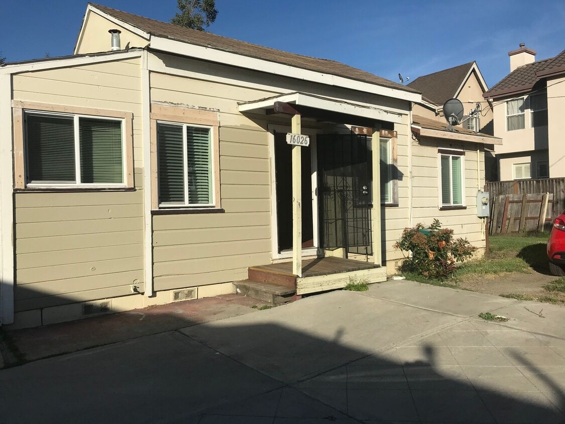 Primary Photo - Cute & Cozy 1 Bedroom/ 1 Bath Duplex in Sa...