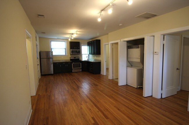 Building Photo - 3719 N Leavitt St