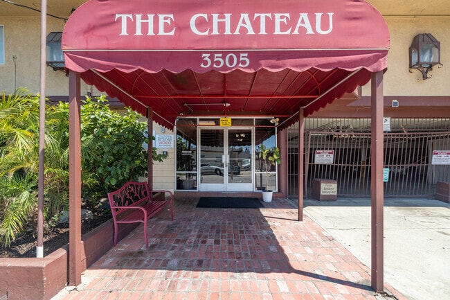 Entrance - Hawthorne Chateau Apartments