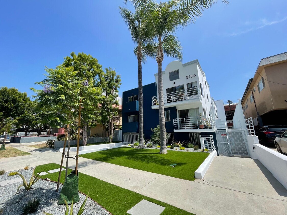 Foto del edificio - 3756-3758 Mentone Ave
