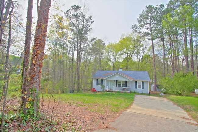 Building Photo - Cozy 3 Bedroom 2 Bath Bungalow in E. Durham!