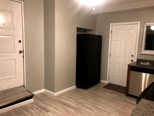 Photo - UPDATED 1 BEDROOM, 1 BATH HOME + OFFICE IN...