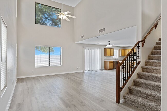 Building Photo - Beautiful 5 bedroom home with 3 full baths...
