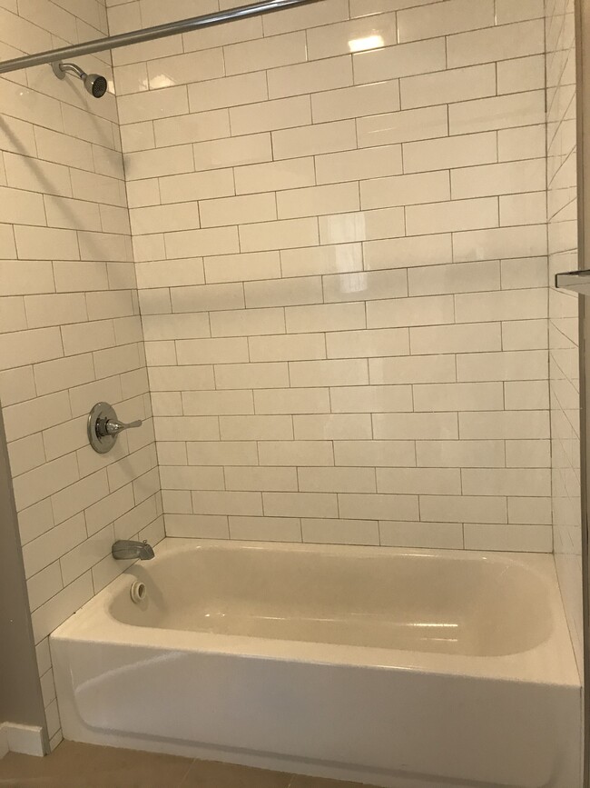 CERAMIC TILE BATH - 146 Hamilton Ave