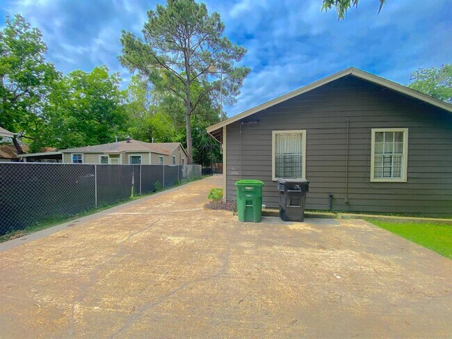Building Photo - 132 Grothe Ln