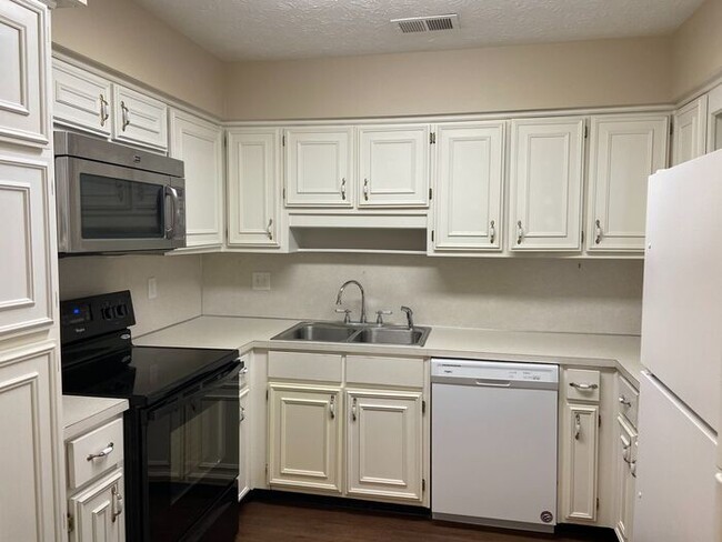 Building Photo - 6313 Olde Towne Dr