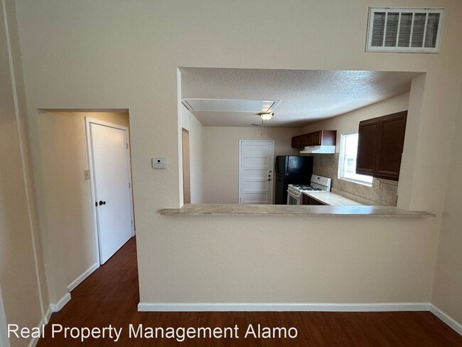 Building Photo - 2 br, 1 bath House - 155 Alexander Hamilto...