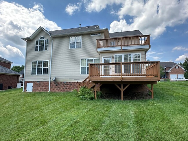 Building Photo - Stoney Creek
