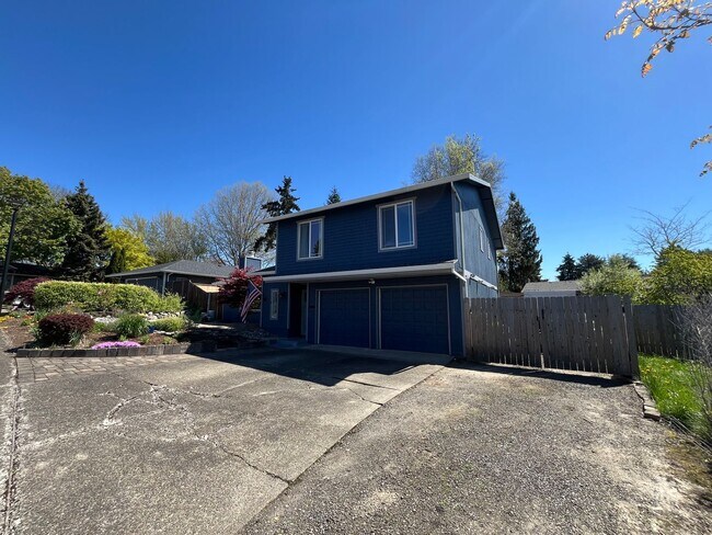 Building Photo - Astounding 3 bed 3 bathroom home in Beaver...