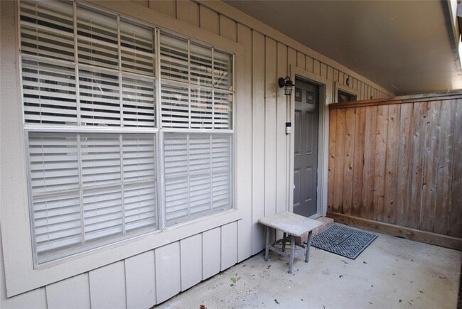 Building Photo - 1223 Augusta Dr