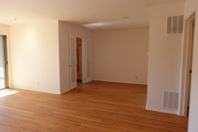 Foto del edificio - 546 N Flores St