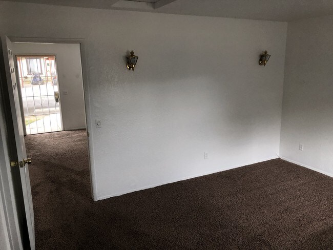 Building Photo - 23815 Hemlock Avenue, Unit 18