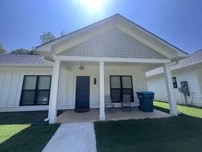 Building Photo - 125 Cayuga St