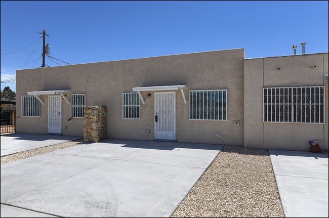 Building Photo - 4626 Maxwell Ave