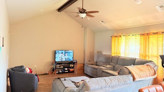 Foto del edificio - 28 NE Summerwood Dr