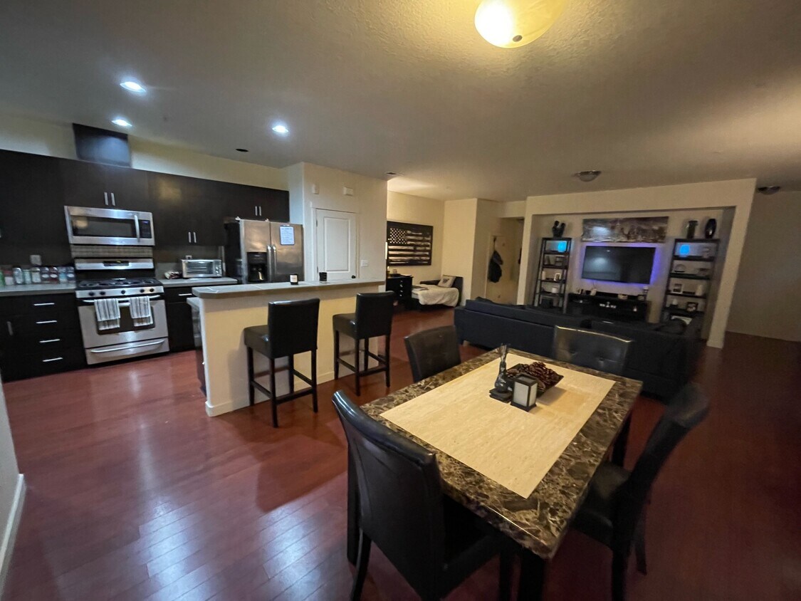Foto principal - 621 NW Garswood Terrace