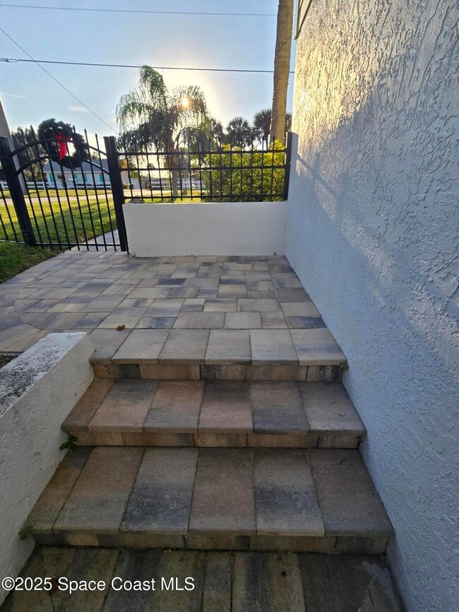 Building Photo - 0000 Pineapple Ave